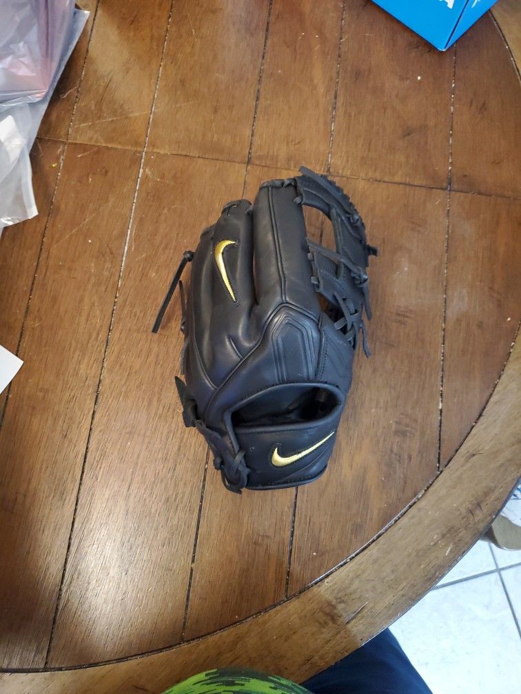 Nike Alpha Huarache 11.75 Inch baseball glove, New