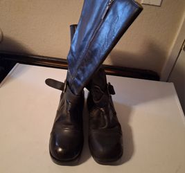 Women's Harley Davidson boots.