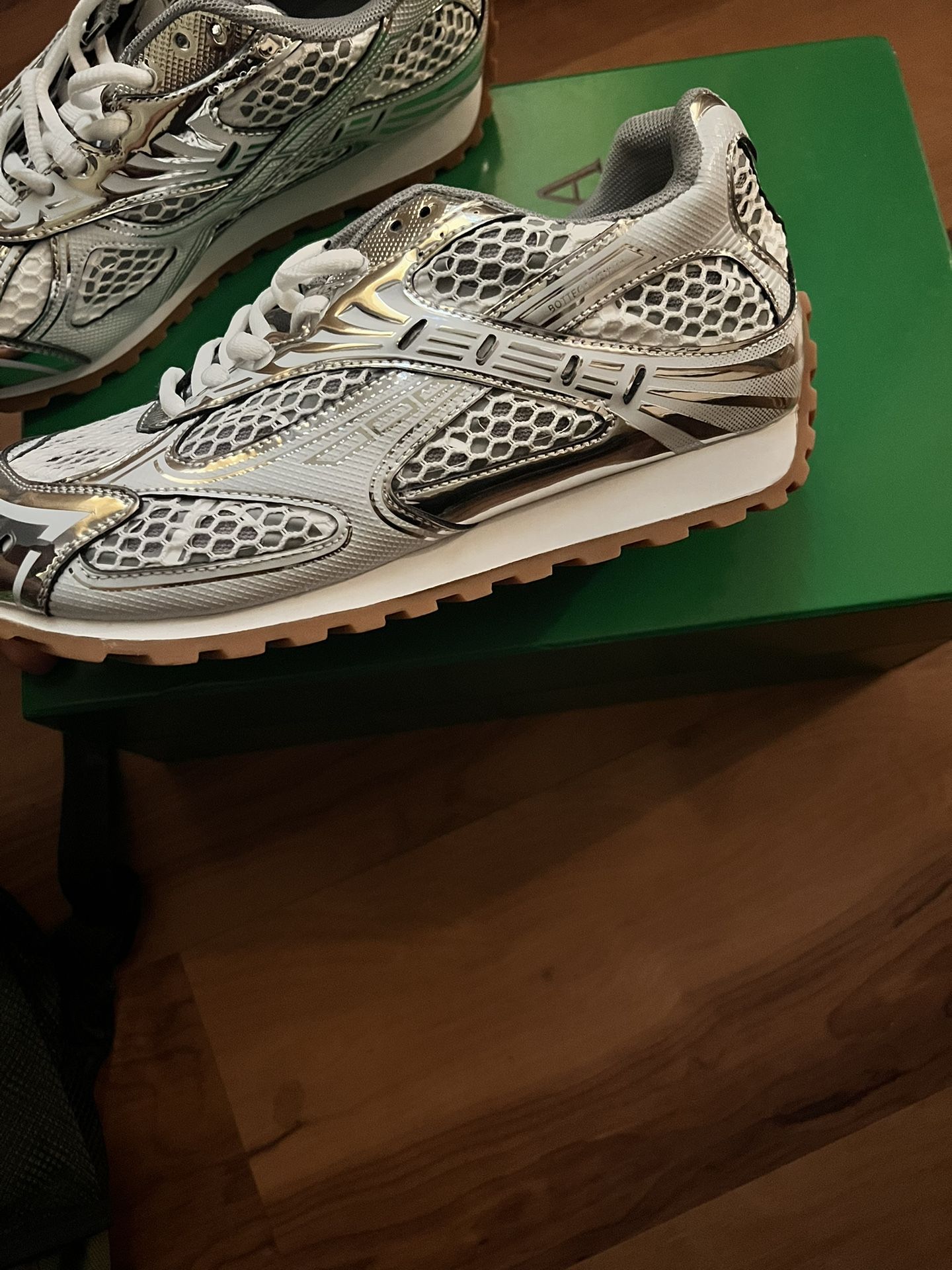White Chrome Botegas