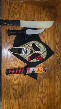 Scream mask and knife