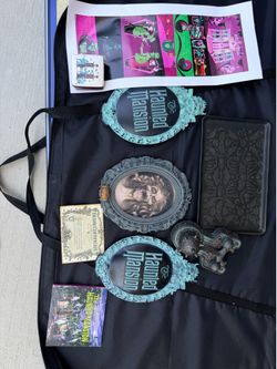 Disneylands Haunted mansion decor