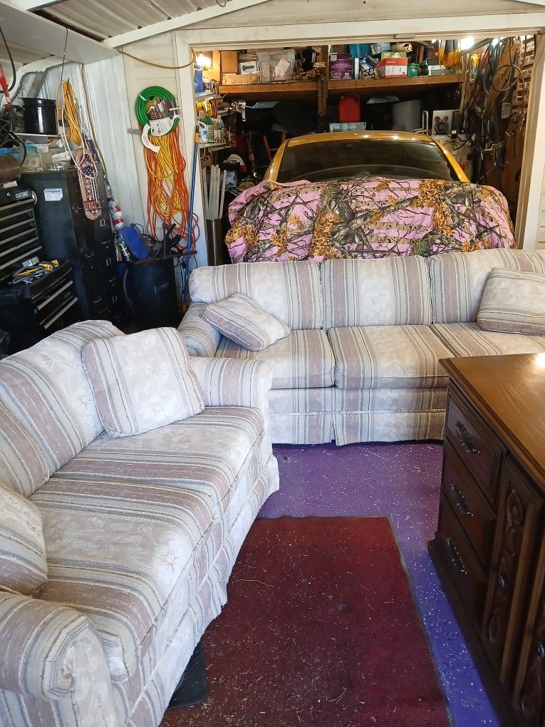  Sofa/Loveseat