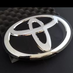 Toyota Avalon Front Grille Emblem Logo Radar 2019, 2020, 2021 53141-33130 33140