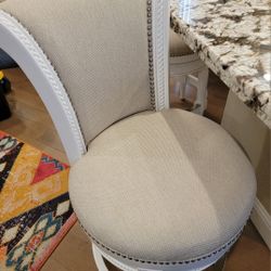 Set of 4 Luxury Counter Height Swivel Bar Stools – Stunning Details