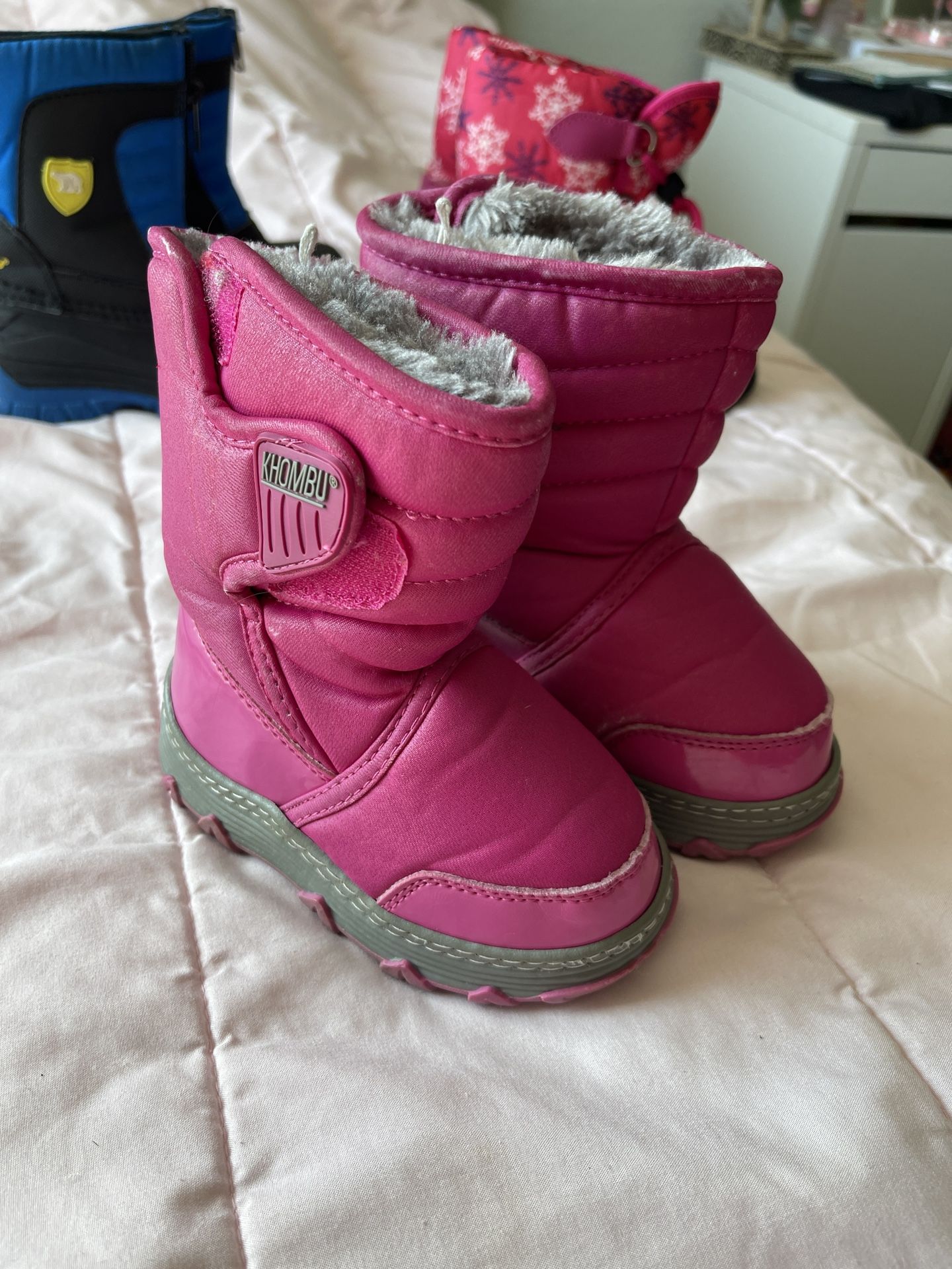 Girl’s Snow Boots $10