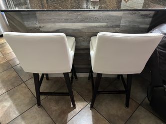 Set of 2 White Bar Stools