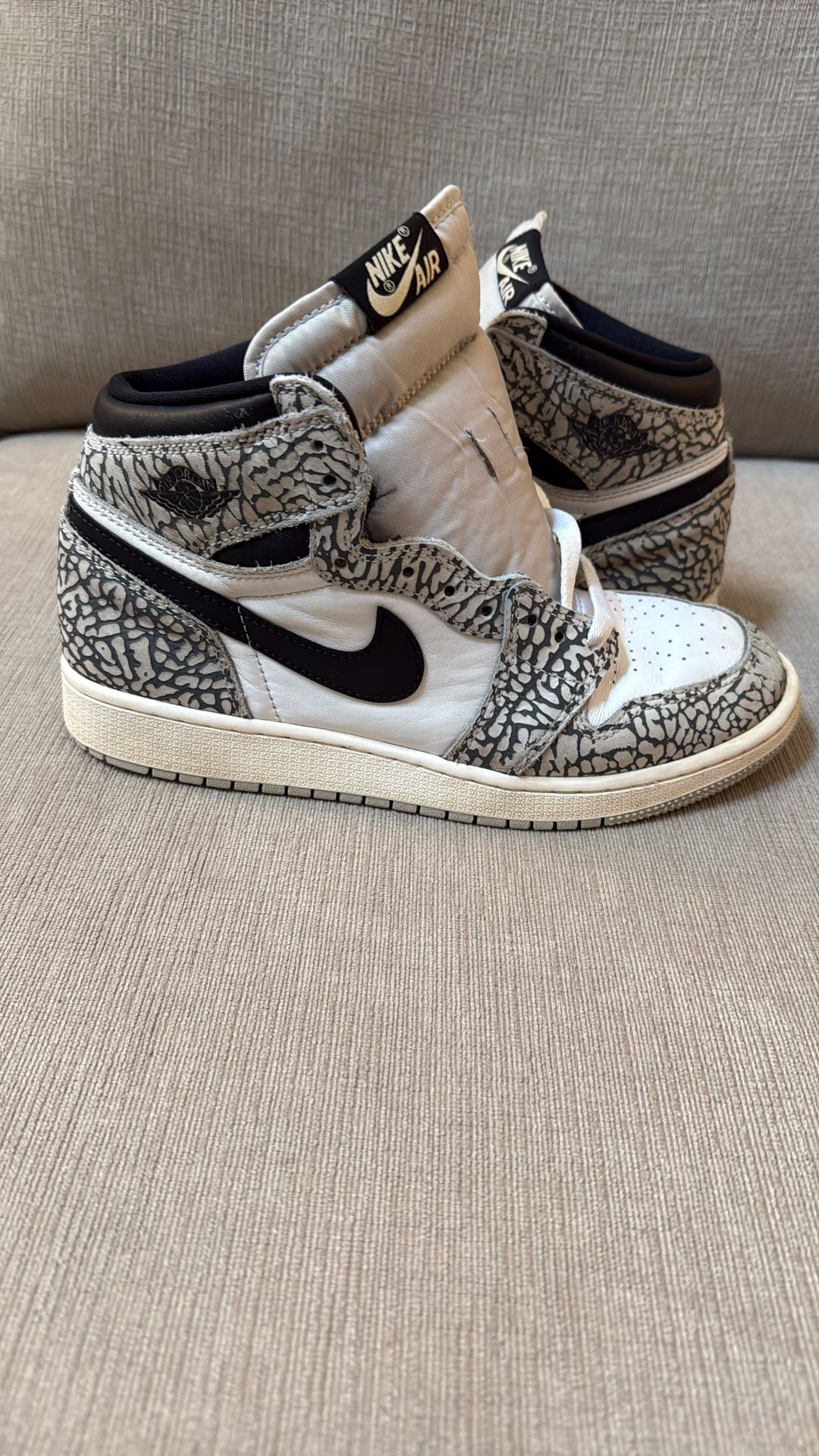 Youth Nike Air Jordan Mid Basketball Shoes