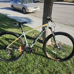 Giant Talon 3 Mountain Bike