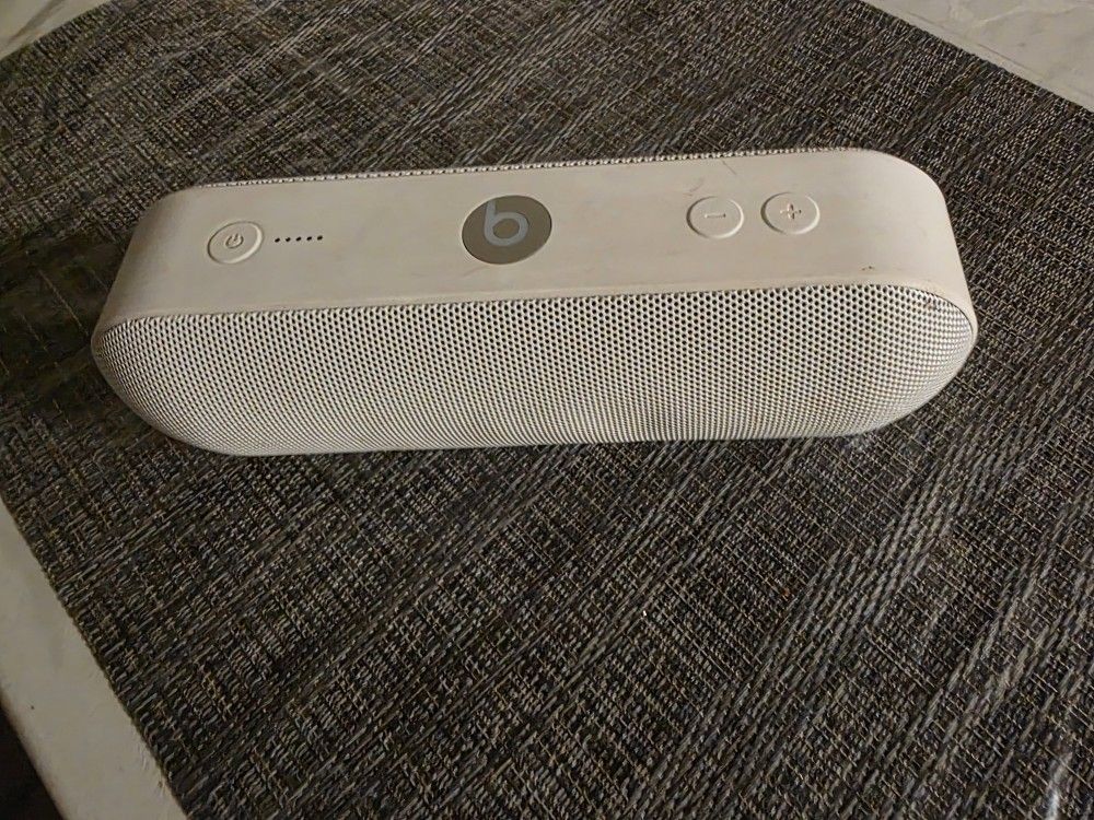Beats Pill Plus Bluetooth Speaker Great Condition 