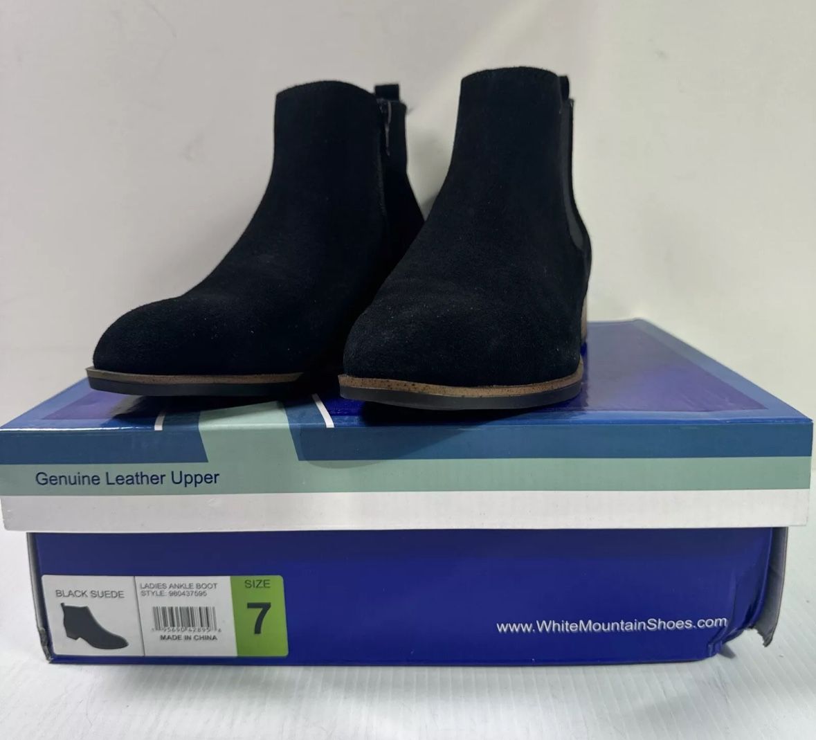 White Mountain Women's Suede Leather Side Zip Ankle Bootie Size 7 Black