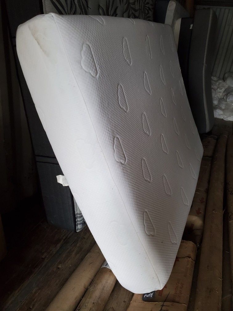 Queen Size 12" Puffy Lux Mattress for Sale in WA OfferUp