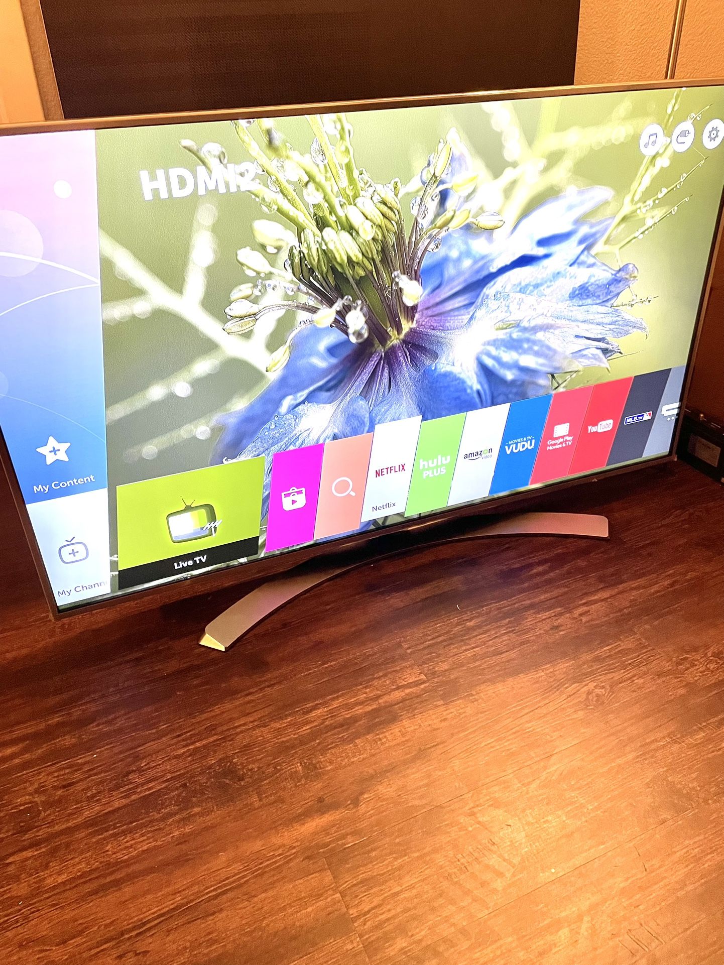 60”LG Súper 4K 2160p UHD Smart TV HDR Model 60UH7700