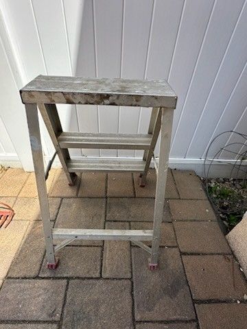 Three Small Ladders Mint
