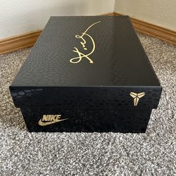 Nike shoes Dodgers/Kobe collaboration