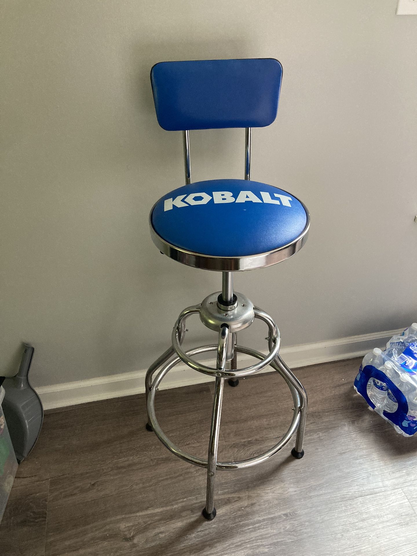 Kobalt Garage Seat. $80 OBO moving and Need sold ASAP