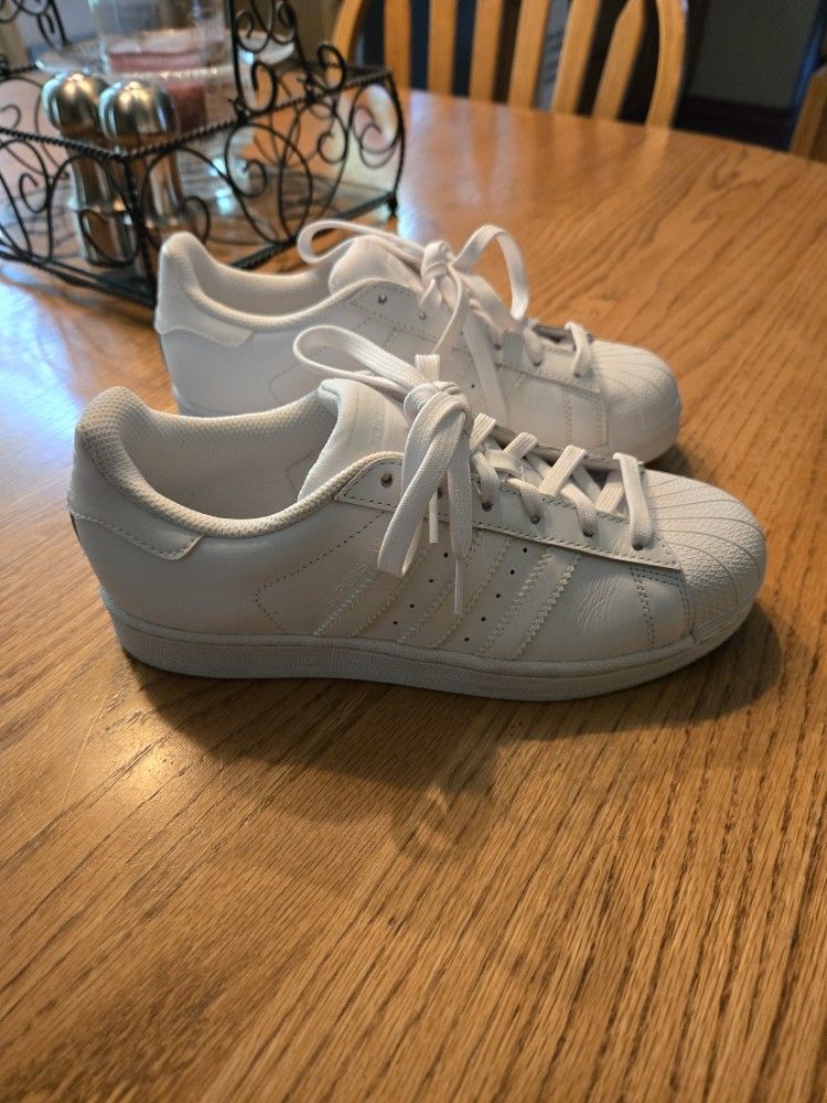 Womens White Size 8 Addias Gym Shoes 