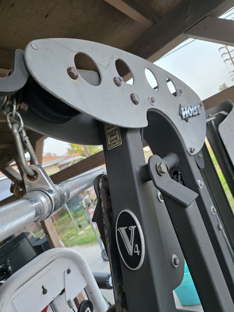 HOIST V4 200 Pounds  Exercise Fitness Workout Home Gym Weight Machine