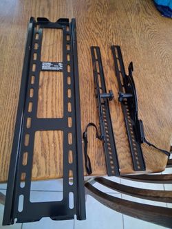 TV wall mount up to 130 lbs