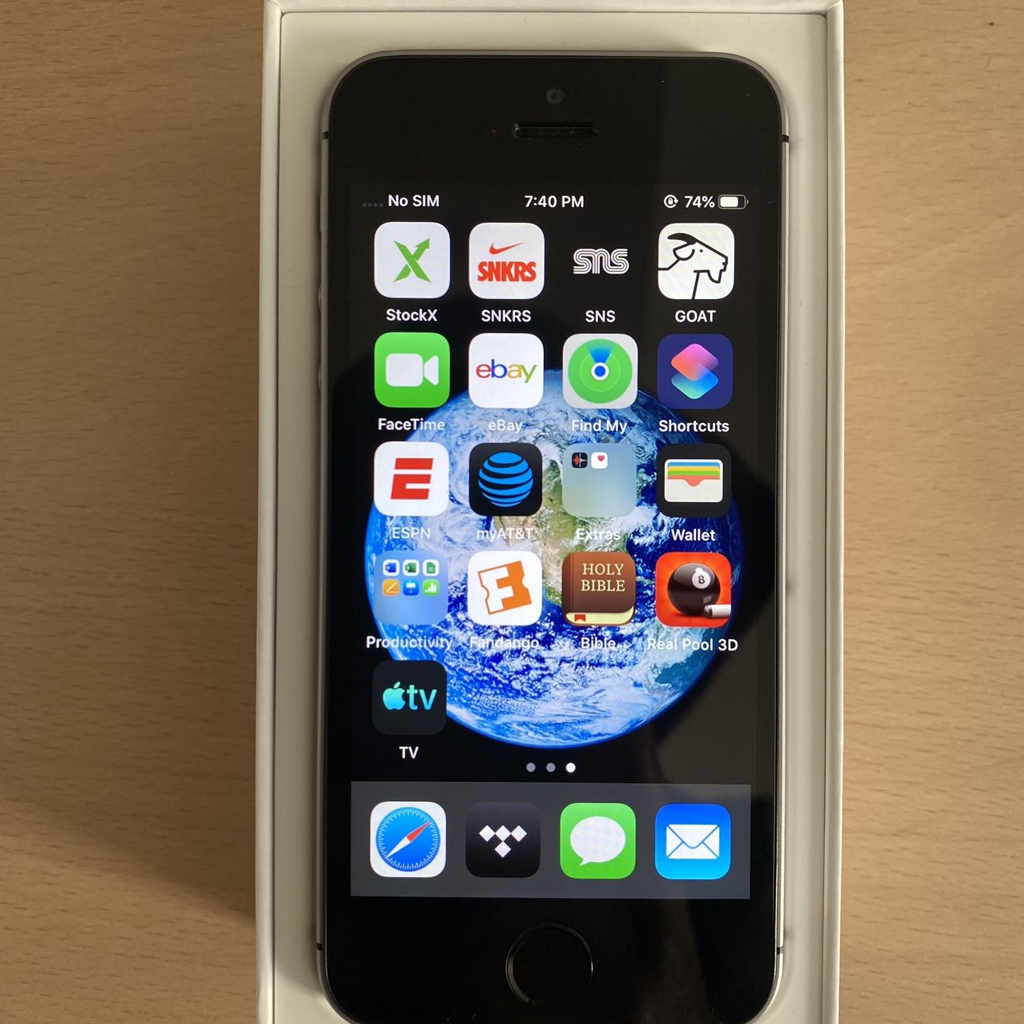 Apple iPhone SE - 32GB (Unlocked) - Space Gray - (2016) for Sale