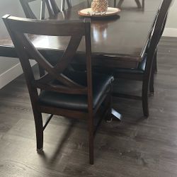 dining room with 6 chairs