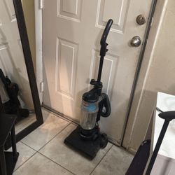 10 Hinches  Vacumcleaners Brand Bissell 