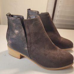 Boots/Shoes/Size 10