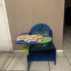 NICE NINJA TURTLE KIDS CHAIR (some scratches are present) BUT STILL IN GREAT CONDITION