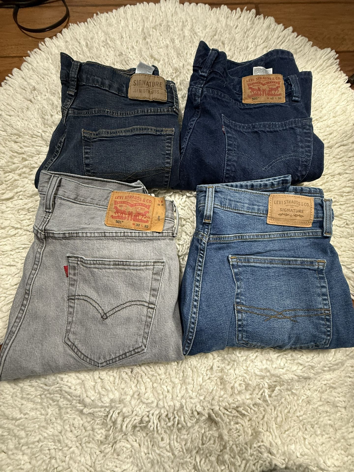 Levi’s jeans for men Take all 4pcs Size 32x32
