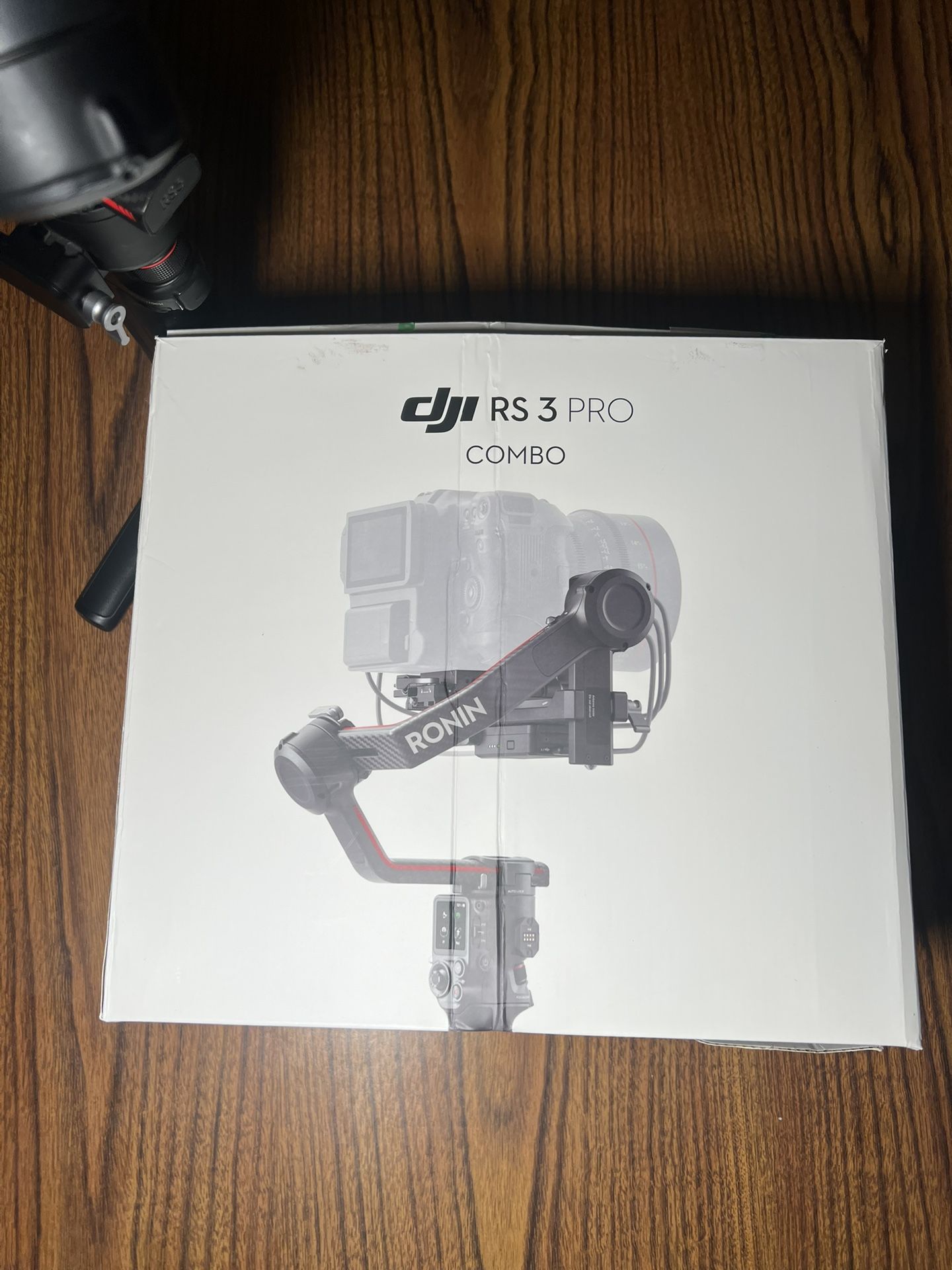 DJI RS 3 Pro Gimbal Stabilizer Combo