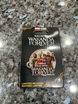 Disney Pins Marvel Studios Black Panther Wakanda Forever .  Limited edition, Edition limitee.  Brand new on original card.  Smoke free home