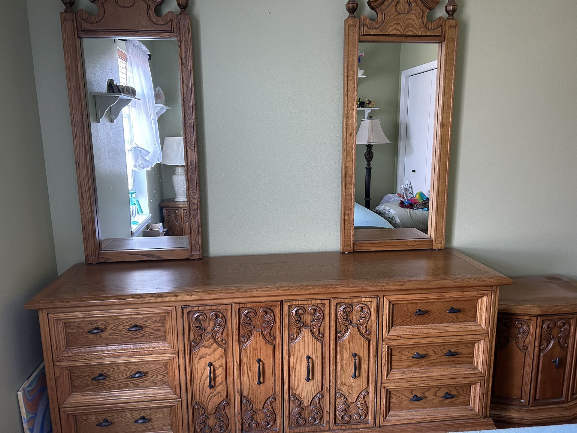 Solid wood dresser and 2 Nightstand