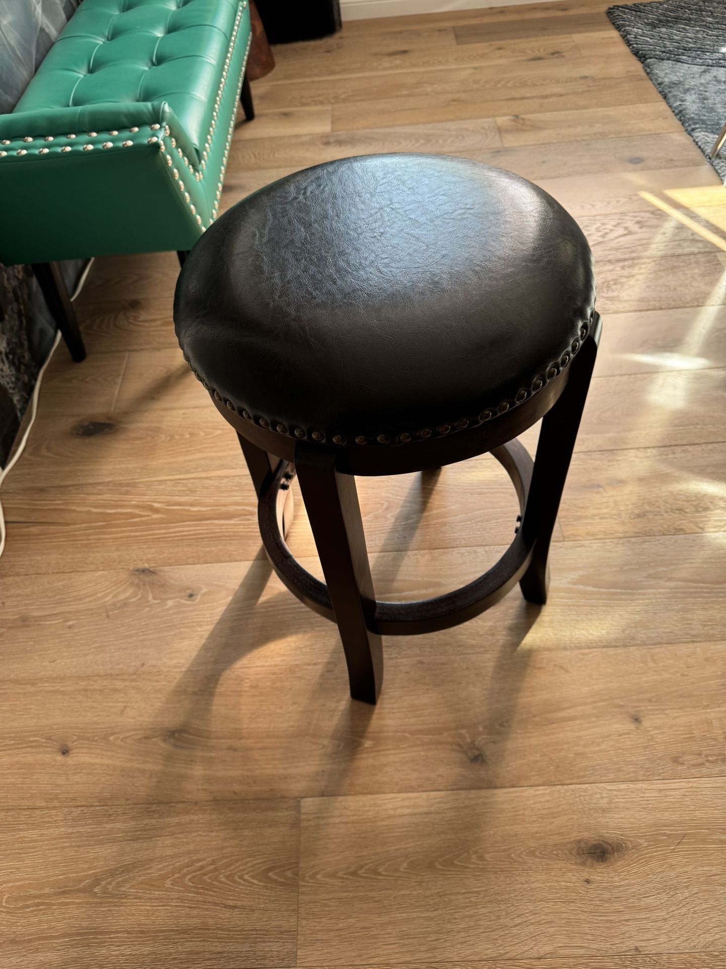 24” Hamilton Swivel Stool