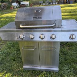 PENDING PICK UP Works good racks need to be cleaned   Includes new stainless burners and igniters not installed.  New stainless anti flare gaurds.