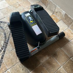 Lateral Thigh Trainer 
