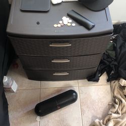 Plastic dresser