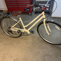 Schwinn Women’s Beach Cruiser 