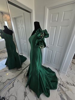 Prom dress or any occasion/ Emerald / JANIQUE by kourosh babaian / size 4