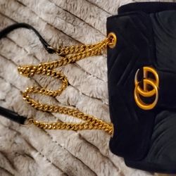 Beautiful Small Size Bag. Send Me An Offer 