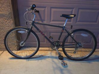TREK 800 BIKE/ READY TO RIDE