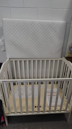 Baby crib with mattress