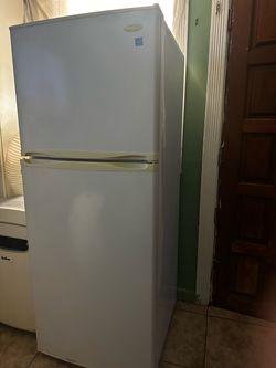 White Top-Freezer Refrigerator