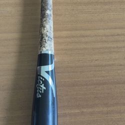 Victus V-cut Maple Wood Bat