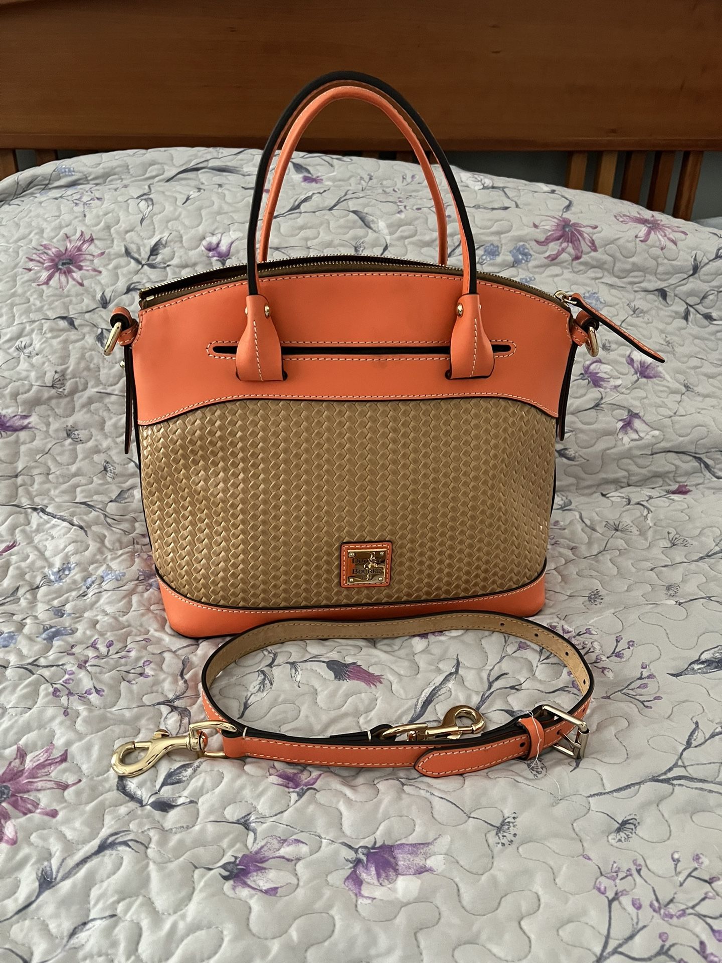 Dooney & Bourke All Leather Domed Satchel in Excellent Condition Like New Retail $429