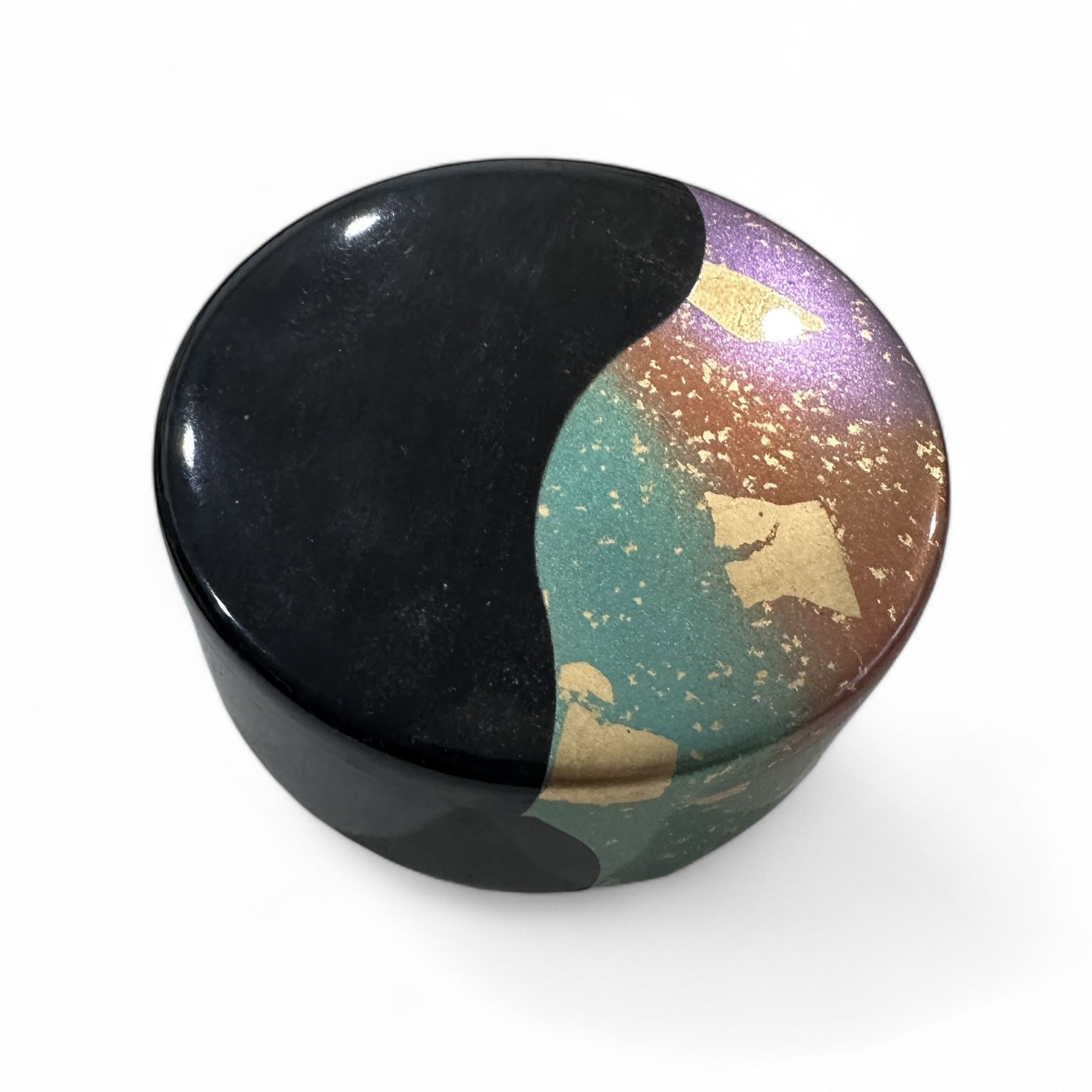 Japanese Hakuichi Gold Leaf Black Lacquer Trinket Box Candy Dish Lid Moon 5” round This Japanese Hakuichi trinket box is a beautiful addition to any