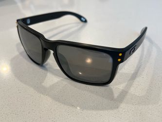 Oakley Holbrook