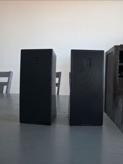 MartinLogan Motion 4i Bookshelf Speakers (set) High-performance bookshelf speakers with a glossy black finish. These MartinLogan Motion 4i units have 