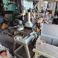 Rong Fu Milling & Drilling Machine Model RF 30 Mill Drill Press With Heavy Duty Stand / Base Tooling 110 Volt 2 HP Motor Shop Garage Tools Tool
