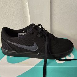 NIKE TENNIS SHOES Black