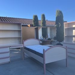 Girl’s Bedroom Set!