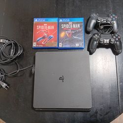 Playstation 4 with 2 games and 2 controllers